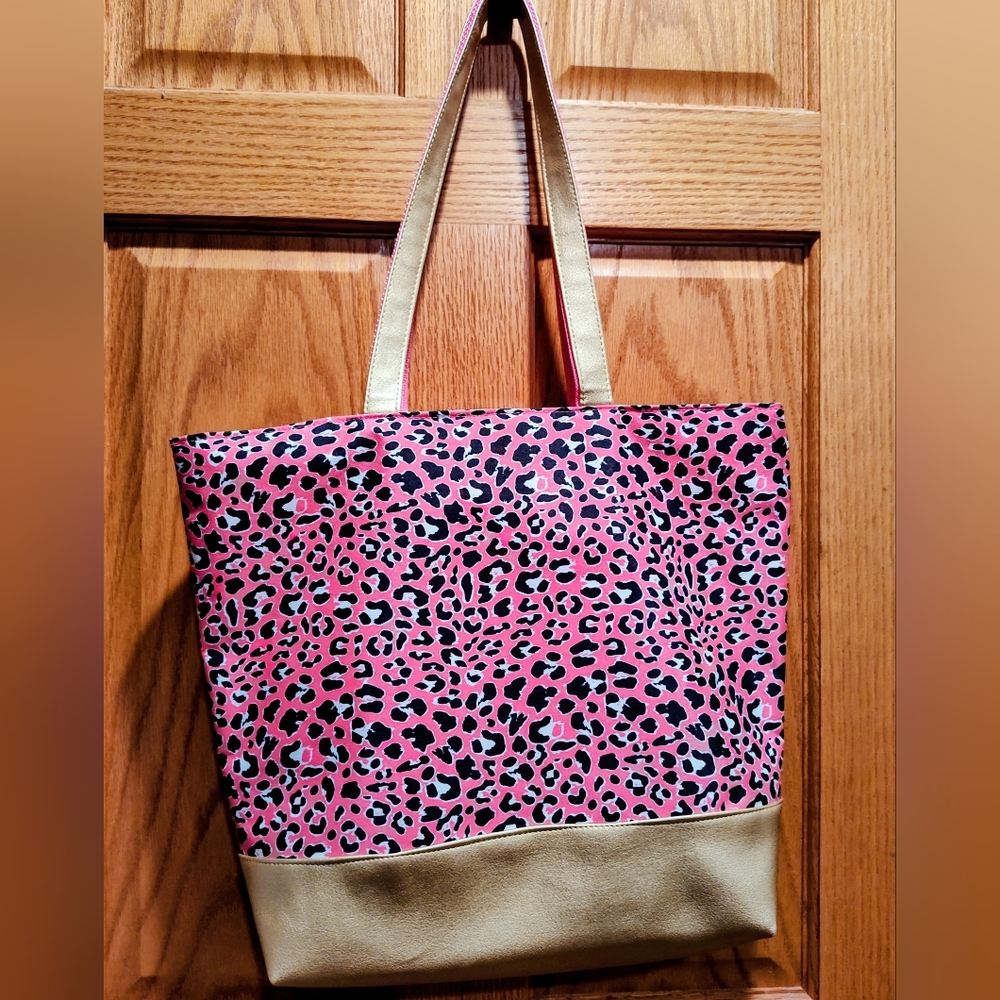 Simply Southern Pink Leopard Print Tote Bag With Gold Accents - Picture 2 of 9